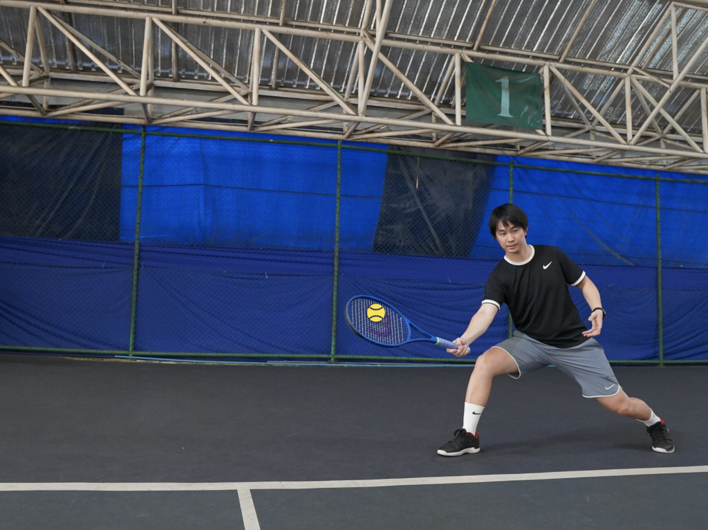 tennis-forehand-slice-full-stretch