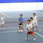 【ジュニアレッスン】異なる国の方々と一緒にプレーするのはテニス以外の学びも沢山!!